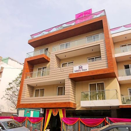 Infinity Stays Hotel Near Medanta Hospital Гургаон Экстерьер фото