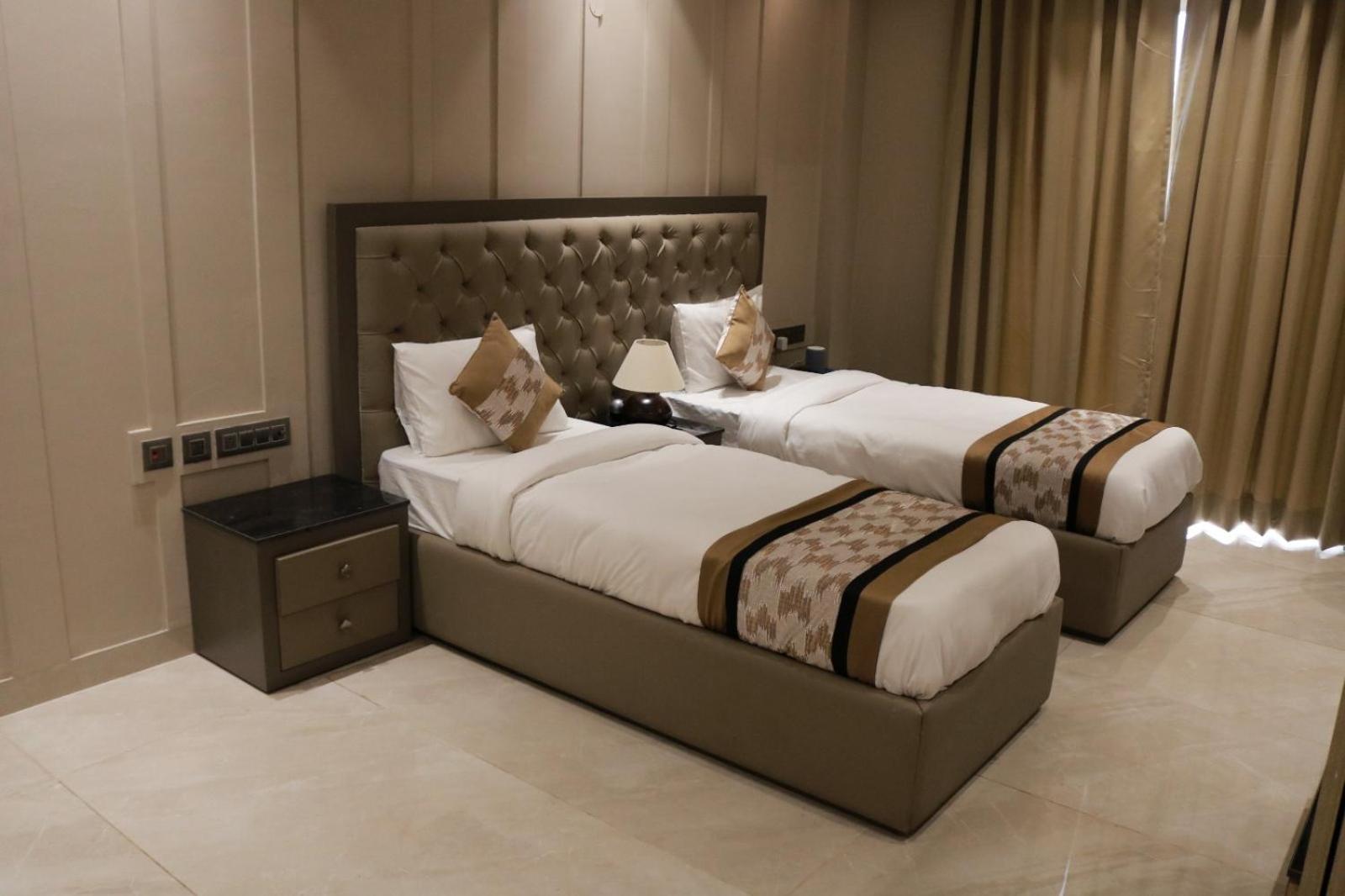 Infinity Stays Hotel Near Medanta Hospital Гургаон Экстерьер фото