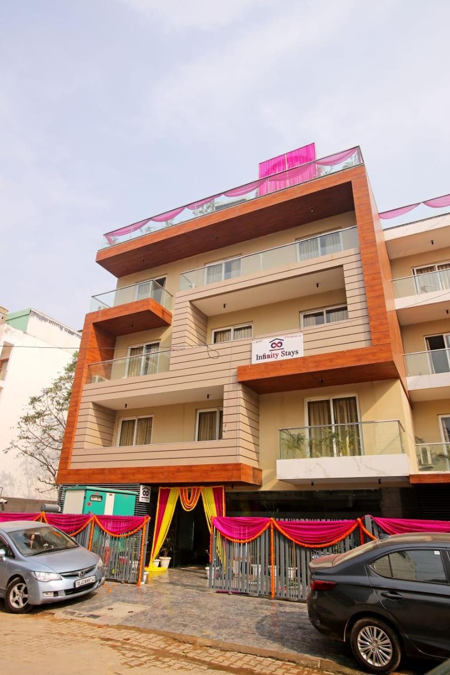 Infinity Stays Hotel Near Medanta Hospital Гургаон Экстерьер фото